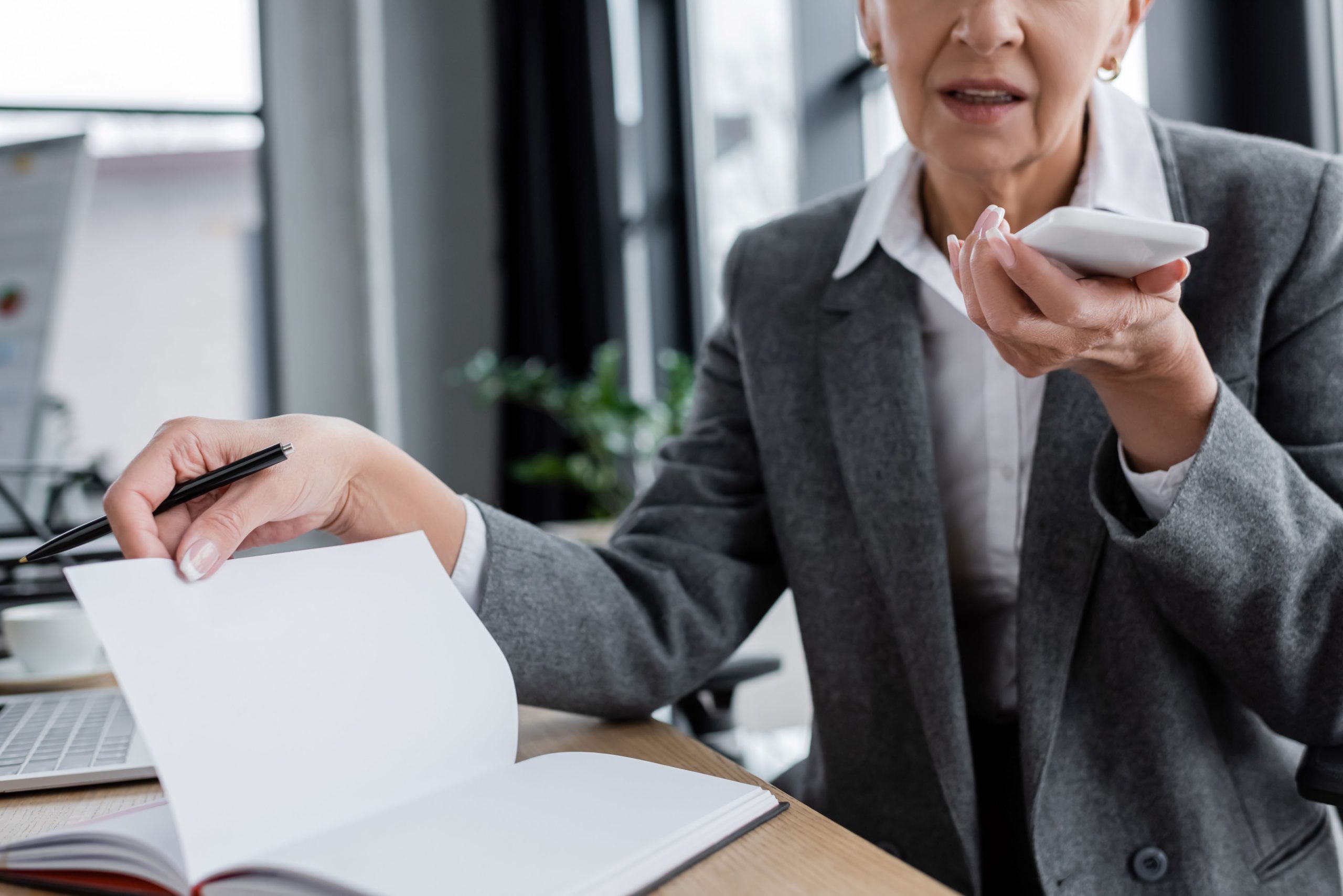 A Guide To Ringless Voicemail Marketing: How It Works, Dos And Don’ts, And More
