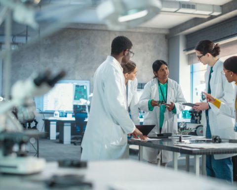 5 Tips for Improving Communication in Your Laboratory